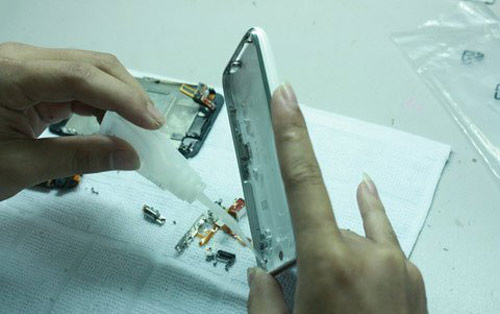 Công nghệ “nấu” iPhone cũ thành mới tại VN - 10