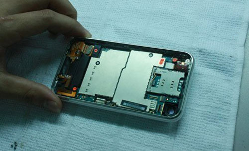 Công nghệ “nấu” iPhone cũ thành mới tại VN - 11