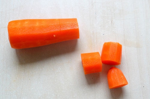 Cà rốt cắt khoanh.