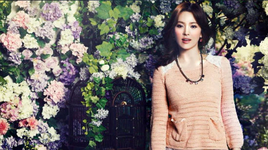 Song Hye Kyo đẹp như nữ thần giữa rừng hoa