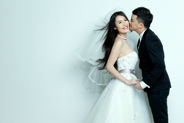 Quế Vân và Cao Thái Sơn ngập tràn hạnh phúc trong bộ ảnh cưới. Ảnh: Nguyễn Long