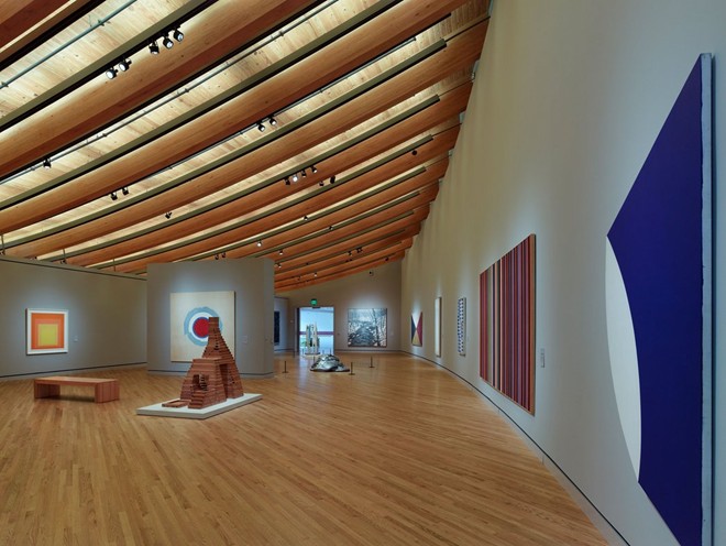 Thăm bảo tàng nghệ thuật ở Arkansas: Bảo tàng nghệ thuật Mỹ Crystal Bridges trưng bày tác phẩm của các nghệ sĩ nổi tiếng như Thomas Hart Benton, Mark Rothko và Andy Warhol. 