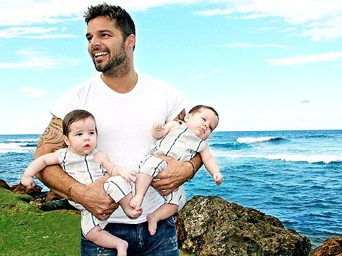 Ricky Martin và hai con trai Matteo, Valentino. Ảnh: JungleKey.