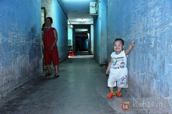 Cuộc sống nặng nề bên trong khu chung cư xập xệ nhất Sài Gòn 25