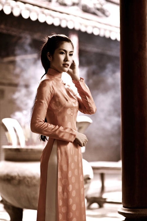 Vẻ đẹp cuốn hút của Tăng Thanh Hà trong tà áo dài truyền thống 27