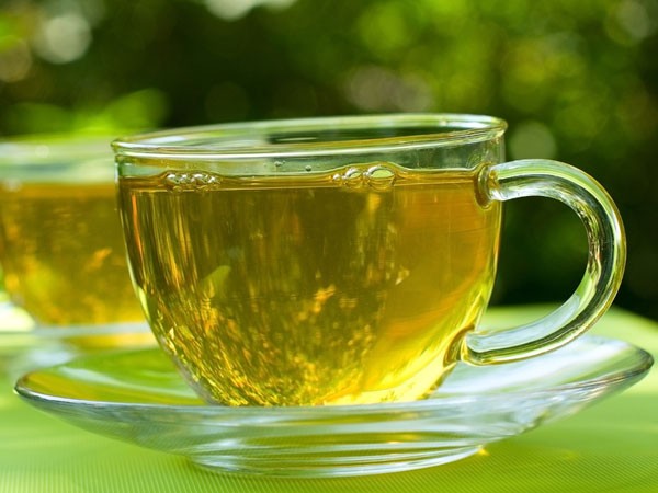 9. Thảo dược: Nhiều loại thảo dược cũng được coi là phương thức làm nở ngực tự nhiên. Một tách trà đen hay trà xanh có chứa nhiều phytoestrogen sẽ giúp kích thích tố nữ và tăng kích thước vòng một của bạn.
