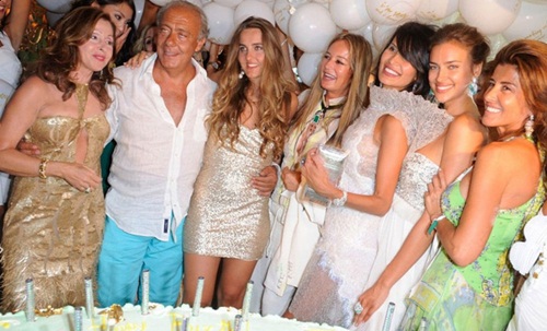 Trước đó, tháng 8/2012, Fawaz Gruosi tổ chức tiệc sinh nhật linh đình với sự hiện diện của nhiều nhân vật nổi tiếng như: nữ công tước Marta Marzotto, biểu tượng sắc đẹp Irina Shayk, nữ diễn viên Vladimir Roitfeld, biên tập viên thời trang Giovanna Battaglia,&amp;
