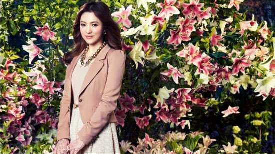 Song Hye Kyo đẹp như nữ thần giữa rừng hoa