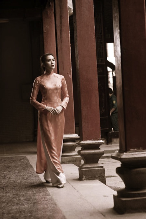 Vẻ đẹp cuốn hút của Tăng Thanh Hà trong tà áo dài truyền thống 32