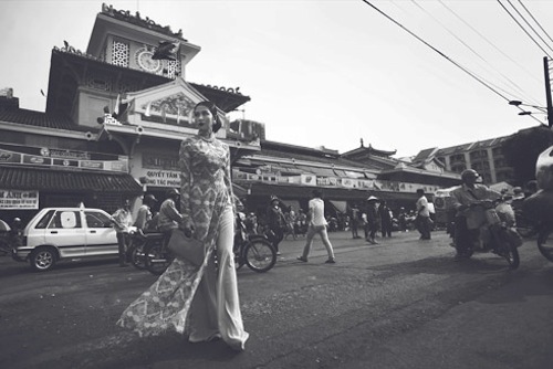 Vẻ đẹp cuốn hút của Tăng Thanh Hà trong tà áo dài truyền thống 10