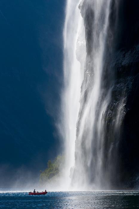 Một cảnh tượng không thể kỳ vĩ hơn tại thác nước Geiranger Fjord, Norway