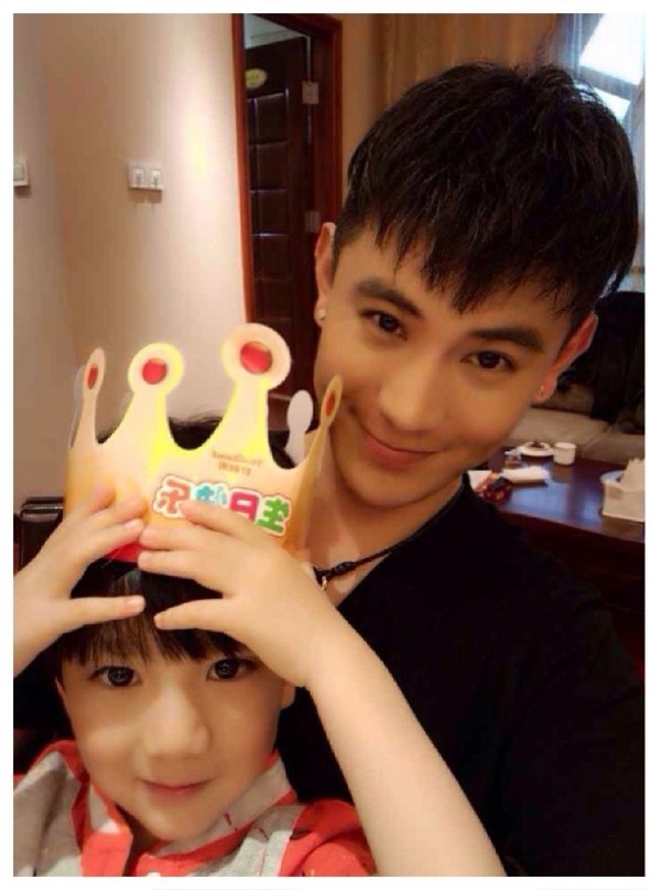 Cặp cha con đẹp trai nhất Trung Quốc gây sốt 1
