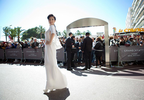 Bóc mác váy hàng hiệu của Lý Nhã Kỳ tại Cannes 2013 - 5