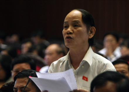 Đại biểu Huỳnh Nghĩa đề nghị tạm thời tiếp tục thi hành án từ hình bằng hình thức xử bắn (Ảnh: Việt Hưng)