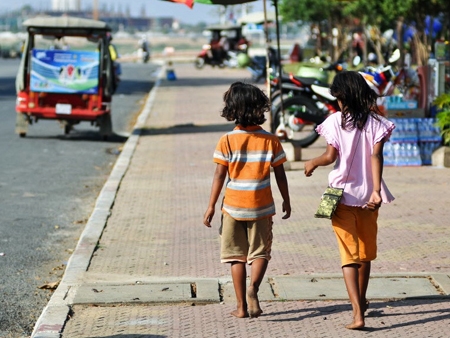Du khách quốc tế “sốc” trước cảnh trẻ em bị lạm dụng ở Việt Nam