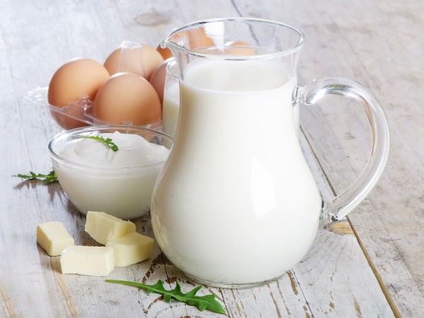 3. Sữa và các sản phẩm từ sữa: Vì sữa có chứa lượng estrogen khá lớn nên khi bạn tiêu thụ các loại thực phẩm từ sữa như sữa và sữa chua, chúng sẽ giúp ích rất nhiều cho việc tăng kích thước ngực của bạn. 