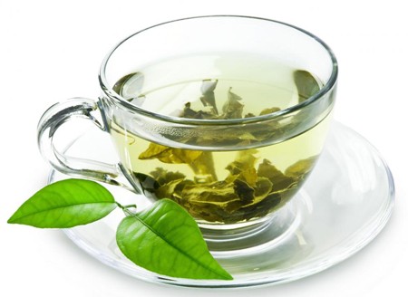 Gây thiếu máu: Catechin có trong trà xanh có thể khiến bạn bị thiếu máu do thiếu sắt. Nếu là người nghiện trà xanh, bạn nên ăn bổ sung các loại thực phẩm giàu chất sắt và vitamin C.  
