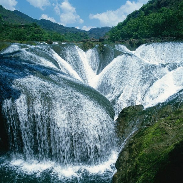 Thác nước Pearl Waterfall - niềm tự hào của đất nước Trung Hoa dữ dội mạnh mẽ