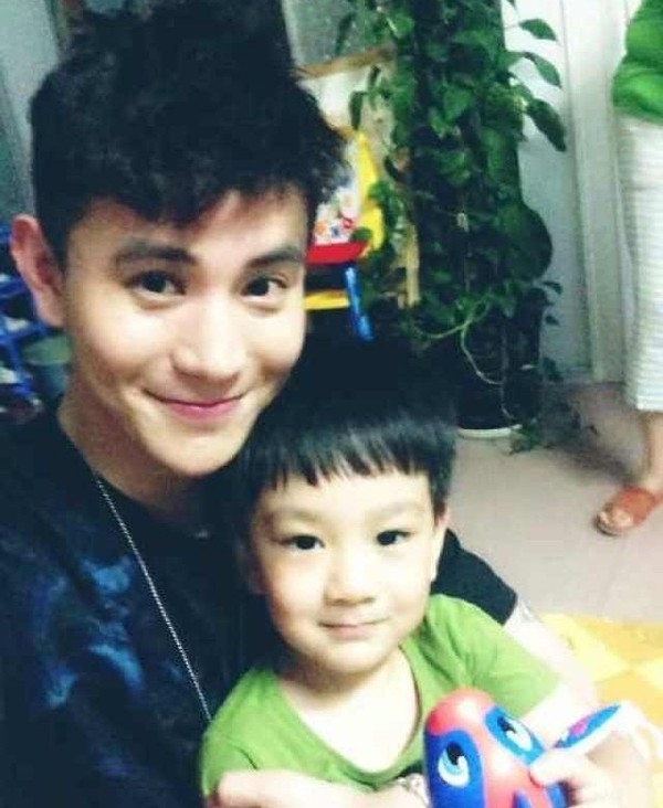 Cặp cha con đẹp trai nhất Trung Quốc gây sốt 19