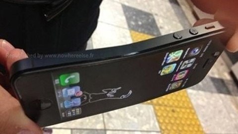 iPhone 5 bị chê vỏ mềm nên dễ cong và gẫy