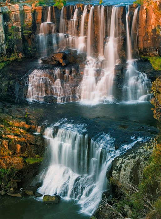 Thác Ebor Falls tại New South Wales, Australia lại thu hút bởi kết cấu từng tầng từng lớp