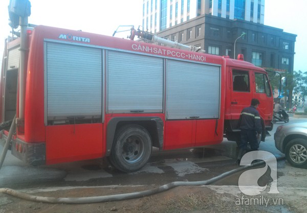Cháy lớn tại KĐT An Hưng: Lực lượng cứu hỏa lùng khắp không thấy bé 3 tuổi 2