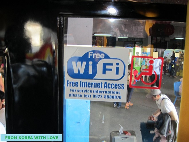 Wifi miễn phí có ở khắp nơi: Nếu bạn tới các thành phố lớn của Hàn Quốc, bạn sẽ chẳng cần tốn tiền cho 3G. Hầu như chỗ nào cũng có Wifi miễn phí. Các nhà hàng, siêu thị, thậm chí cả taxi cũng có Wifi.