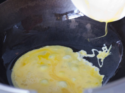 Công thức cơm thập cẩm cuộn trứng cho bữa sáng thịnh soạn 5