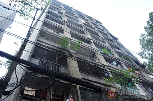 Cuộc sống nặng nề bên trong khu chung cư xập xệ nhất Sài Gòn 10