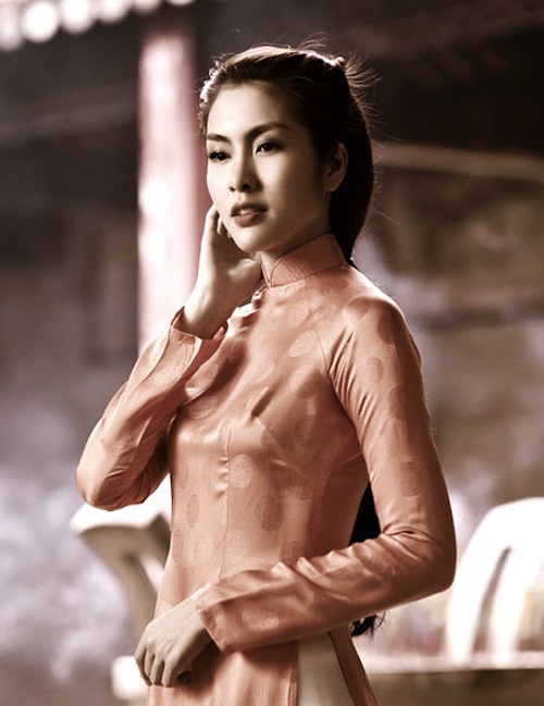 Vẻ đẹp cuốn hút của Tăng Thanh Hà trong tà áo dài truyền thống 30