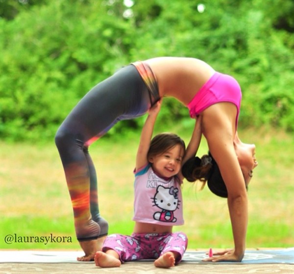 Chùm ảnh đầy cảm hứng của &quot;bà mẹ Yoga&quot; dáng siêu đẹp 12