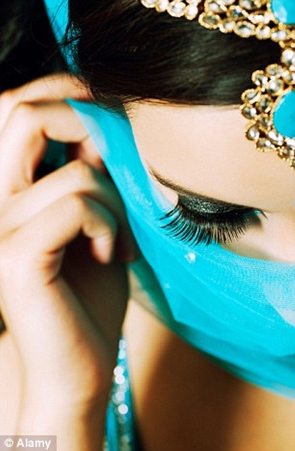 450 cô dâu Ấn Độ bị kiểm tra trinh tiết tập thể 2