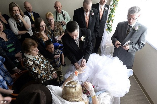 Cảm động đám cưới của những cô dâu mắc bệnh ung thư 25
