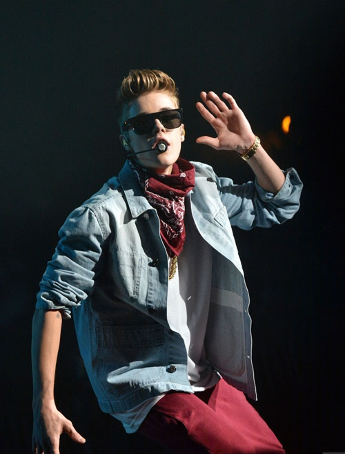 Justin Bieber chỉ mới 18 tuổi nhưng đã kiếm được 55 triệu USD chỉ trong năm 2012.