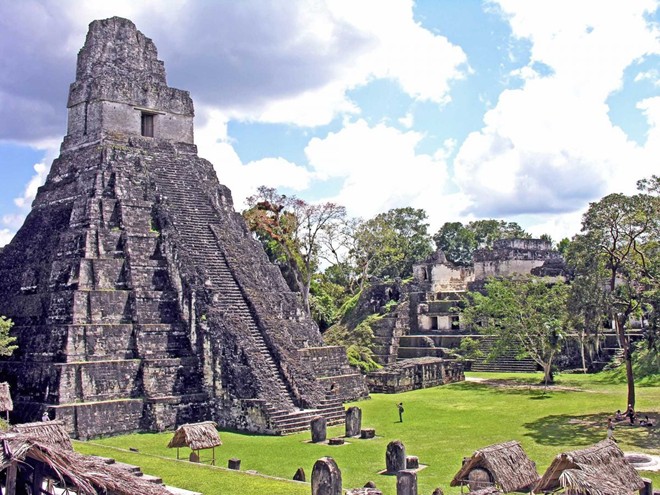 Di tích bí ẩn của nền văn minh Maya, Guatemala: Di tích nằm ở lưu vực Mirador và công viên quốc gia Tikal, thuộc Guatemala. Hiện nay tại khu vực này nạn cướp bóc và phá rừng đang hoành hành có thể khiến khu di tích bị phá hủy bất cứ lúc nào.