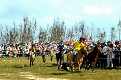 Sổ tay du lịch so tay du lich Sotaydulich Sotay Dulich Khampha Kham Pha Bui Những lễ hội đua ngựa độc đáo ở Việt Nam