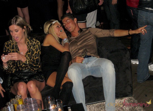 Ronaldo nối lại tình xưa với nữ hoàng tiệc tùng Paris Hilton
