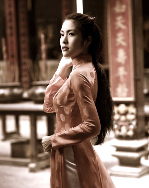 Vẻ đẹp cuốn hút của Tăng Thanh Hà trong tà áo dài truyền thống 34