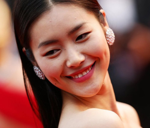 Liu Wen: Từ gái quê đến siêu mẫu giàu nhất châu Á - 1