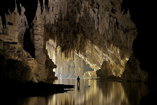 Tham Lod: là một trong số những hang động cổ xưa lớn nhất Thái Lan, nằm ở thành phố Pang Mapha. Đây là hang động có những cột thạch nhũ cao nhất thế giới 62 mét.