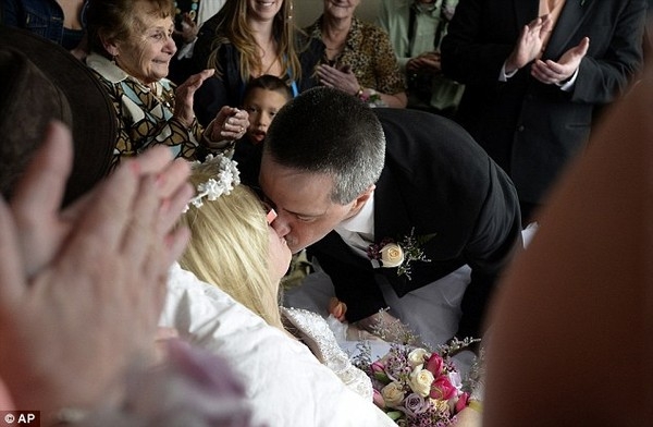 Cảm động đám cưới của những cô dâu mắc bệnh ung thư 22