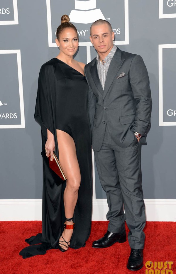 Jennifer Lopez khoe chân, Rihanna quên... áo ngực trên thảm đỏ Grammy 6