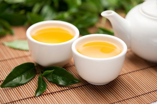  Một tách trà xanh có chứa khoảng 24-45 mg caffeine. 